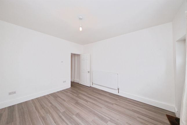 25, Hunloke Road, Chesterfield photo 3