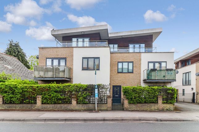2-bed flat on 1 Wellington Court St. Albans Hill, Hemel Hempstead, £335,000