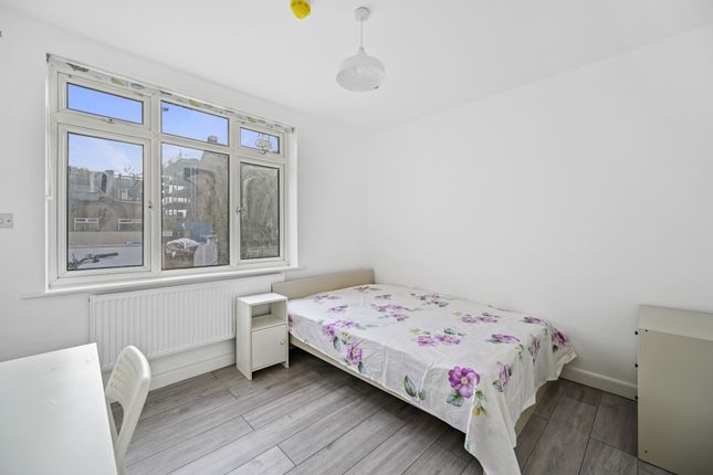 Room to rent in Cambridge Road, Kingston Upon Thames