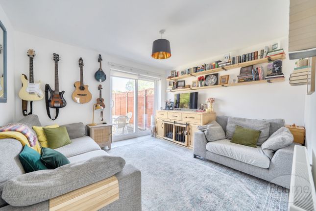 5, Middlemarch, Godalming photo 2