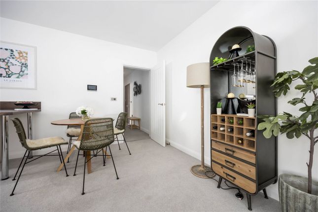 Apartment 6, 2 Pennycress Court,, Beechwood Park, Cheltenham photo 4
