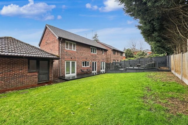 21 Ringley Chase, Manchester photo 3