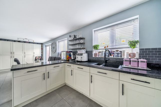 45, Polesdon Avenue, Swindon photo 4