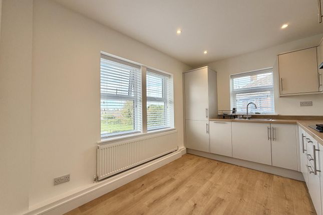 65, Carrfield Road, Leeds photo 4