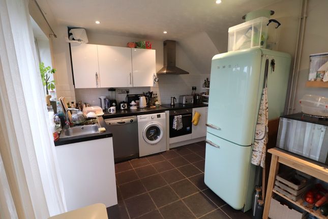 28, Fox Road, Hertfordshire photo 3