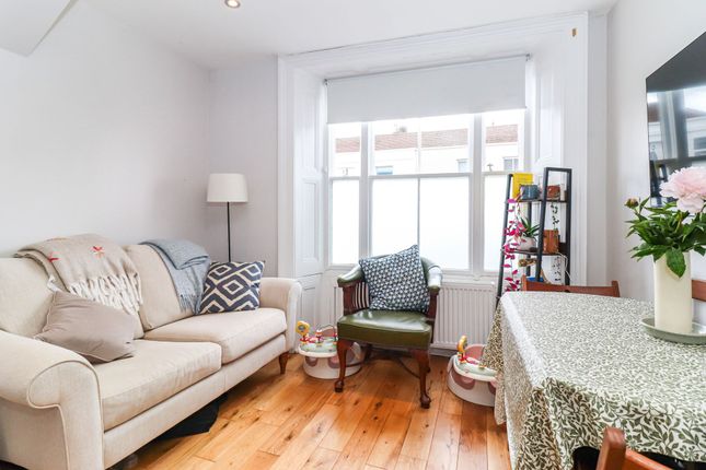 Flat 1, The Village House, Kings Langley photo 4