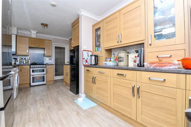 28, Three Acre Drive, New Milton photo 2
