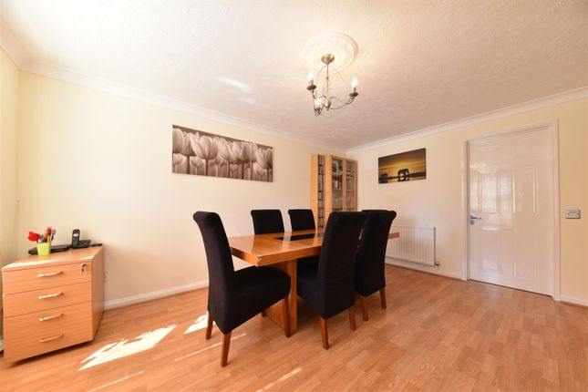 13, Wetherby Close, Stevenage photo 4