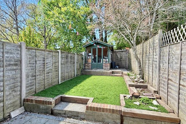 27 Victoria Gardens, Ringwood photo 3