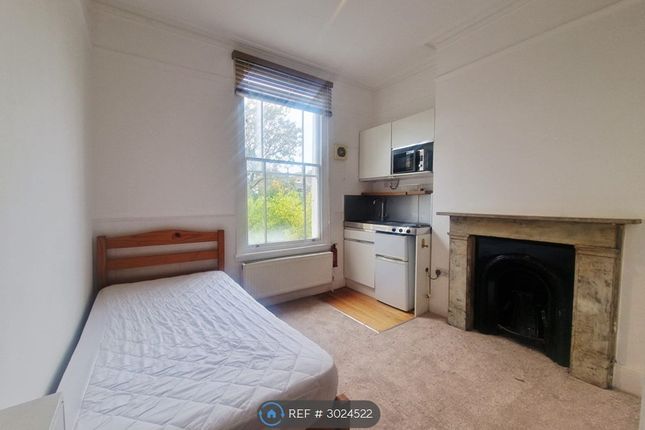 Flat, London photo 3