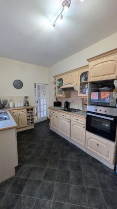 48 Edward Road, Gainsborough photo 3