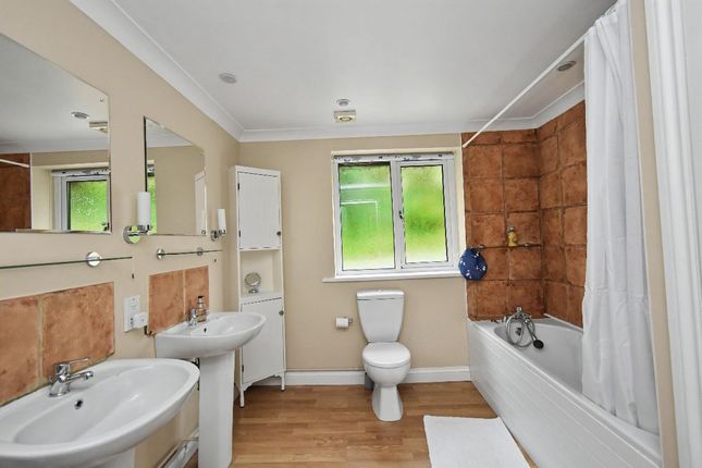 2 Orchard Close, Okehampton photo 4