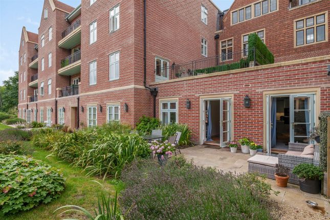 2 King Edward VII Apts Kings Drive, Midhurst, Midhurst photo 3