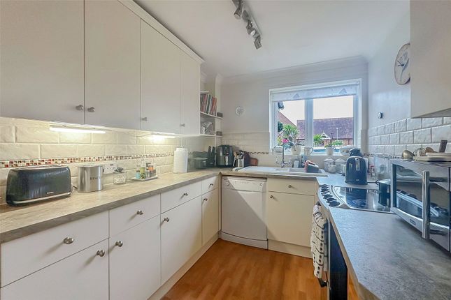 Flat 10, St. Margarets Court,, Arundel Road, Angmering photo 2