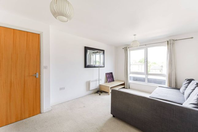 Flat to rent in Effra Parade, Brixton, London