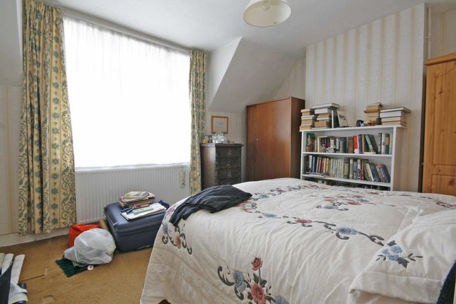 62, Birchwood Road, Surrey photo 3