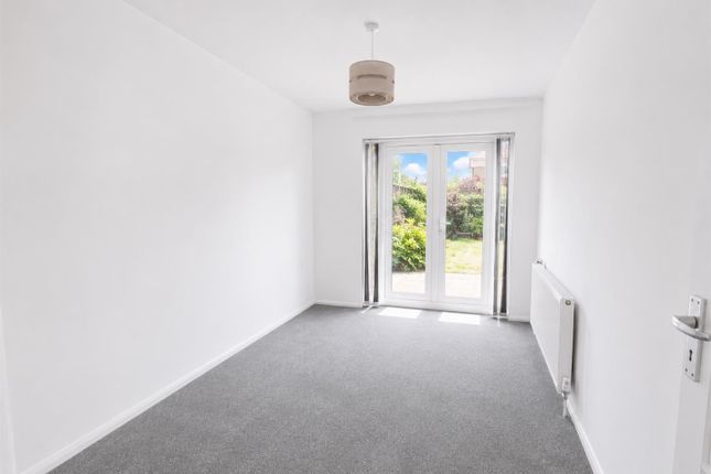 77, Chippers Road, Worthing photo 2