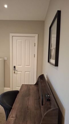 Room 7, 18, Westland Rd, Watford photo 4