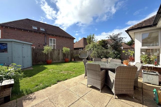 8, Pine Close, Chichester photo 2