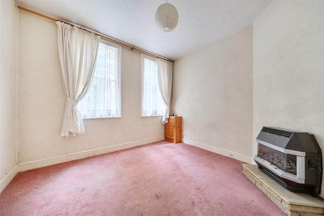 23, Dickinson Square, Rickmansworth photo 3