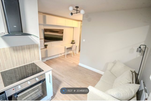 Studio flat on A Viceroy Court, High St South, Dunstable, £1,050/mo