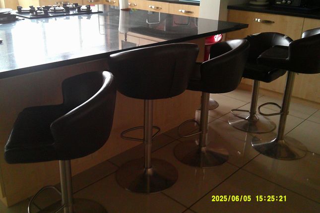 64 Avon Road, Greenford photo 3