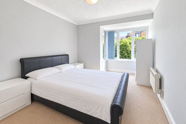 49, Linwood Close, London photo 4