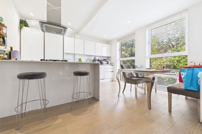 Flat 4,, Heathland House, Ickenham photo 2