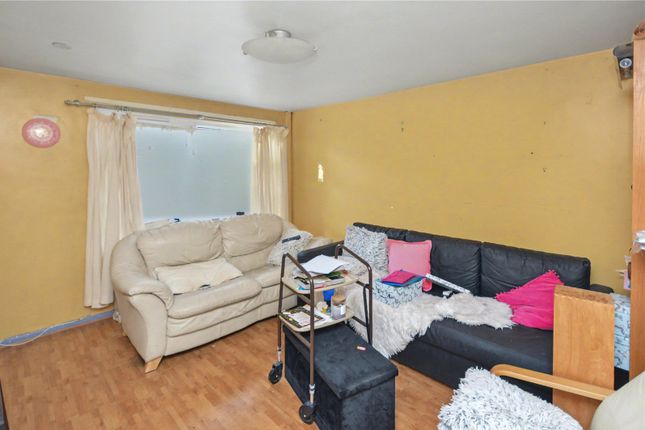 10, Moor Crescent Chase, Leeds photo 2