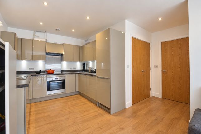 Pilch House - 2 Bedroom, 27 Violet Road, London photo 4