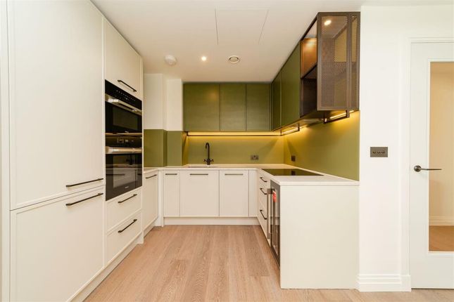 Flat 11, Savoy House, London photo 2