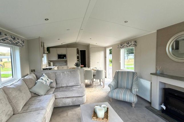 Carnaby Lakehouse Lodge, Akebar Park Country Park, Leyburn photo 5