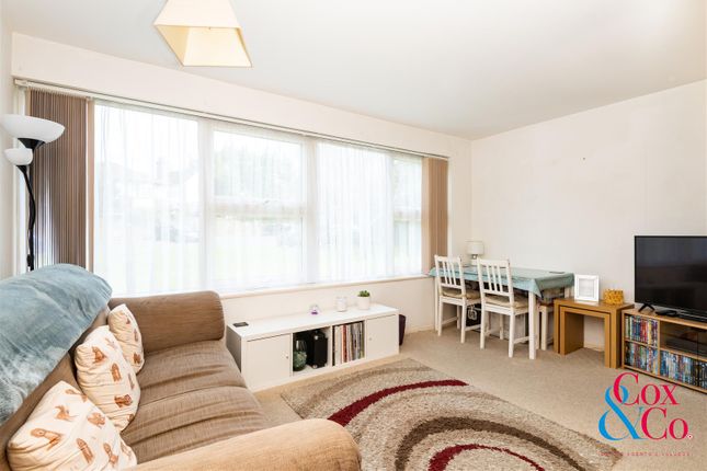 Thumbnail Flat for sale in Wilbury Avenue, Hove