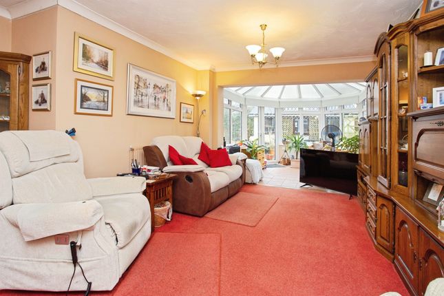 9, Frobisher Close, Bushey photo 3