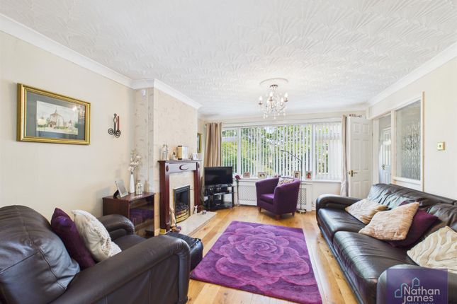 16, Goldfinch Close, Caldicot photo 2