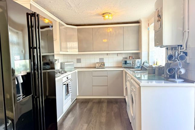 141, Broadway, Rainham, Gillingham photo 3