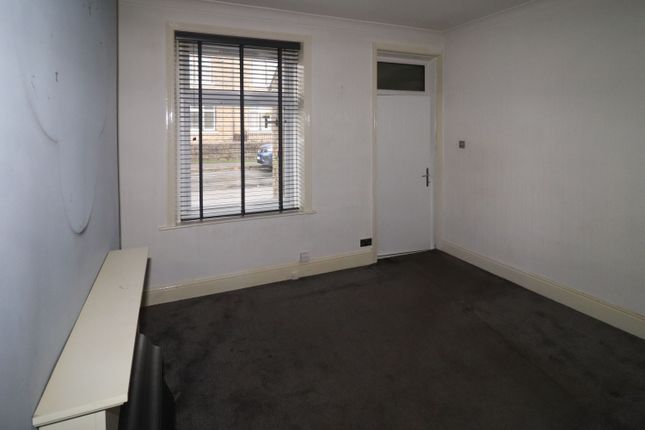 35 Mona Street, Huddersfield photo 4
