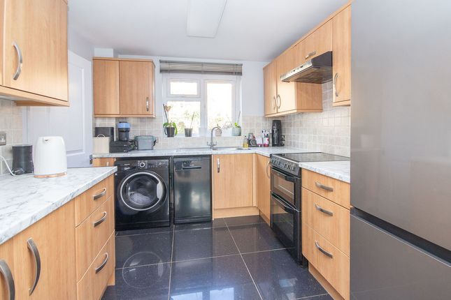 3, Holly Hatch Road, Southampton photo 4