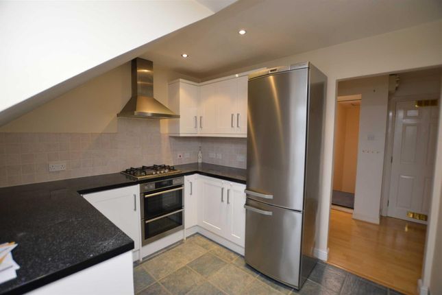 32, Basildon Close, Watford photo 2