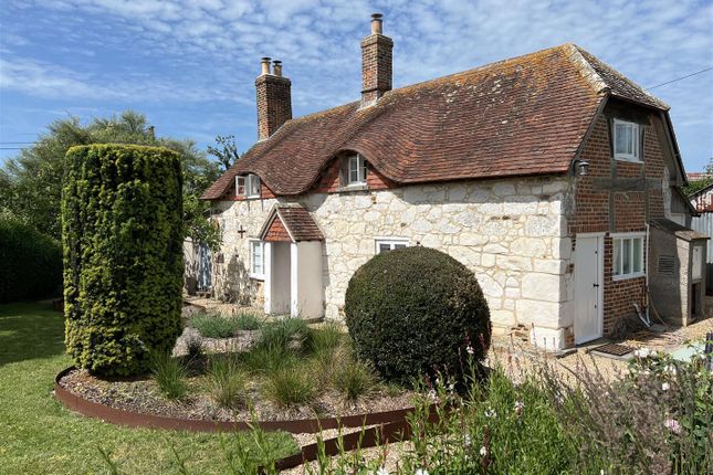 2-bed detached on Elmlea, Warnes Lane, Brighstone, £475,000