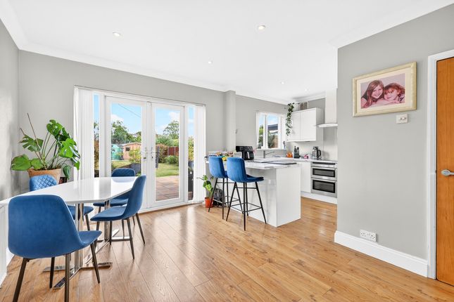 49, Brendon Way, Westcliff-on-sea photo 2