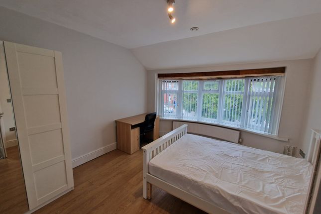 Terraced house to rent in Mauldeth Road, Fallowfield, Manchester