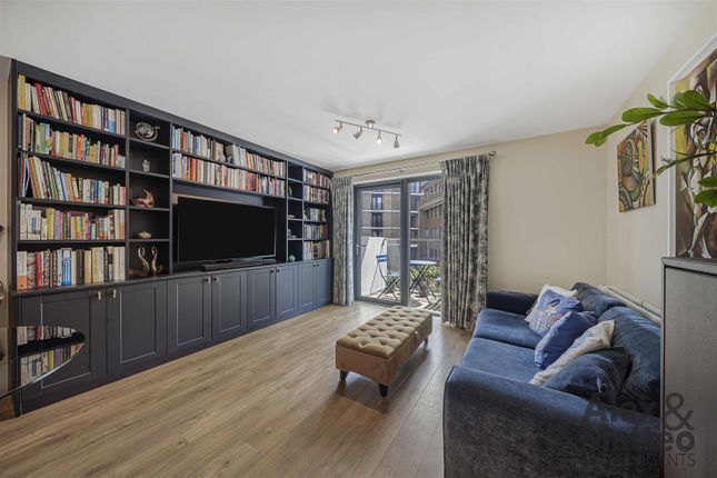 Flat 127, Fairmont House, Albatross Way, London photo 3