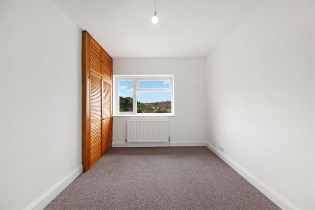 35, Chestnut Grove, Wembley photo 4