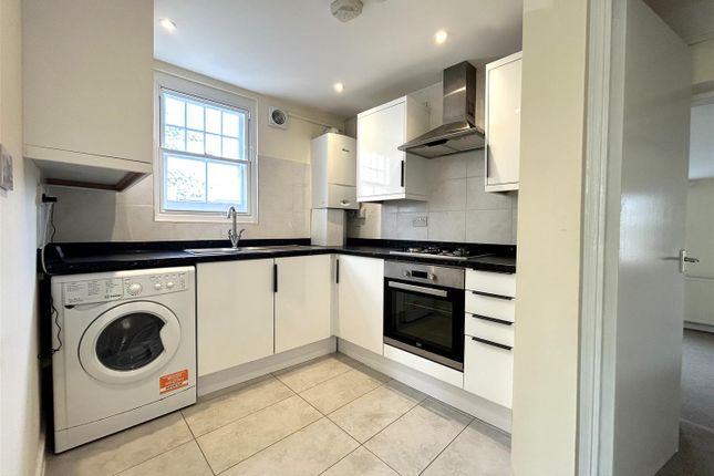 9d, London Road, Chippenham photo 2