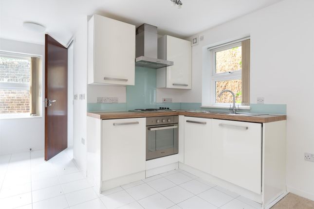 Flat 8, Blacksmiths Court,, 567 Bath Road, West Drayton photo 4