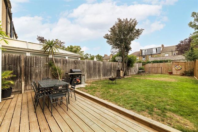 35, Balloch Road, London photo 3