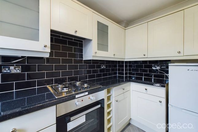 22, Oak Tree Close, Alfreton photo 4
