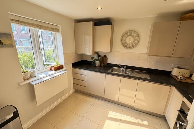 16, Rhodfa Delme, Llanelli photo 4