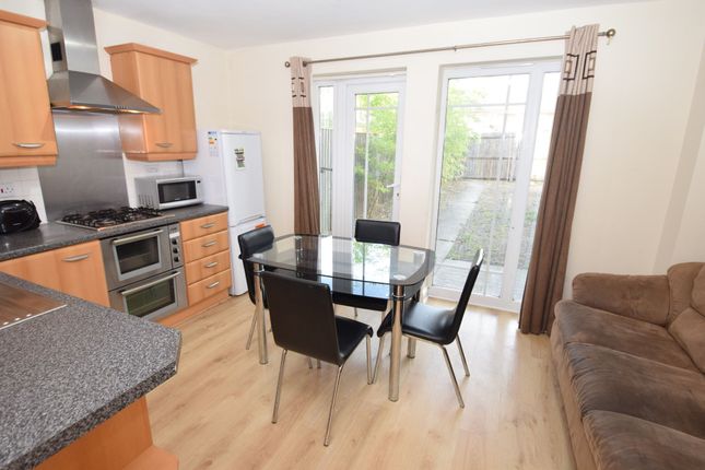 Town house to rent in Bold Street, Hulme, Manchester. 5Qh.